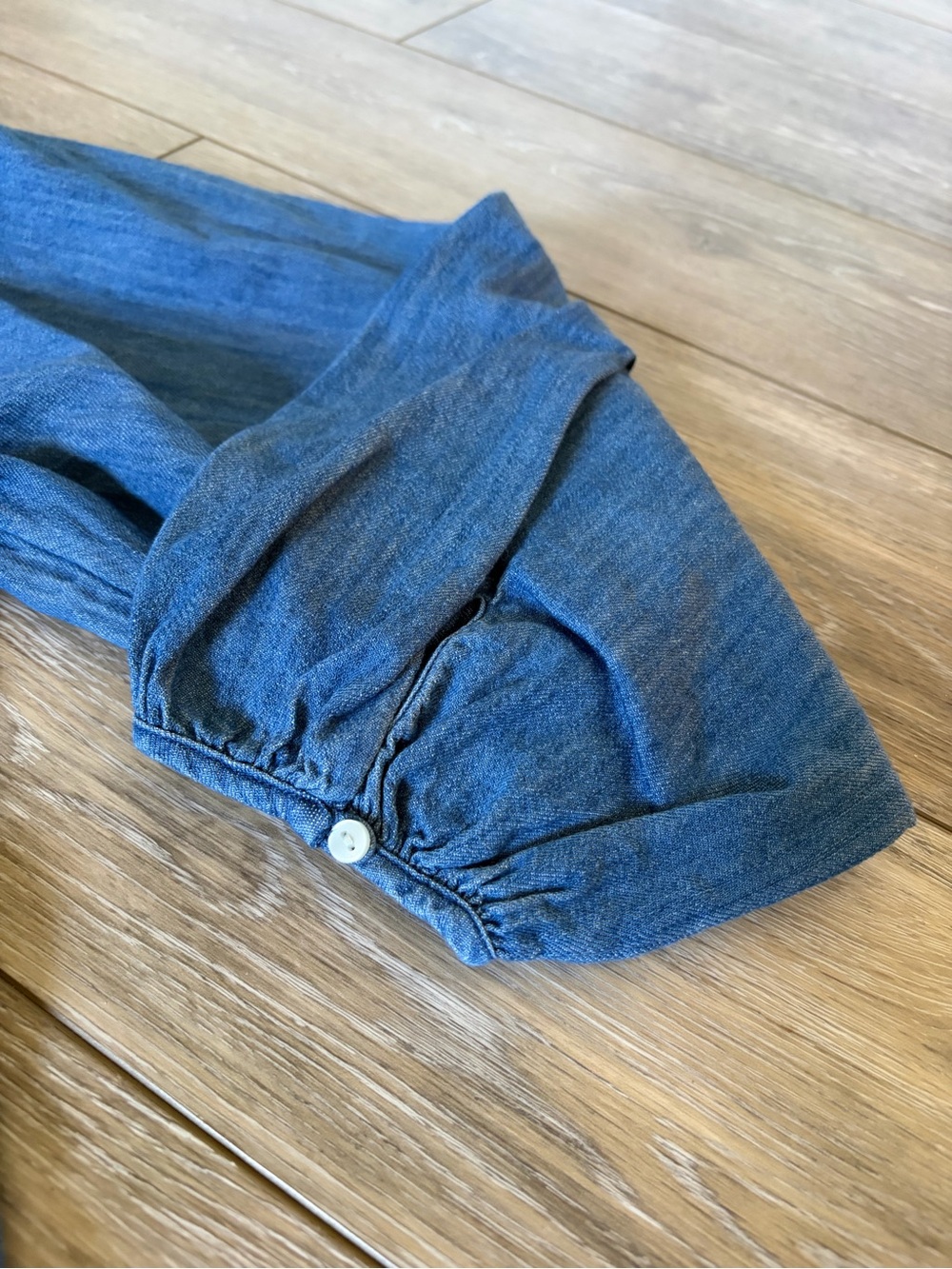 Old Navy Tiered Swing Long-Sleeve Denim Top - Picture 7 of 10